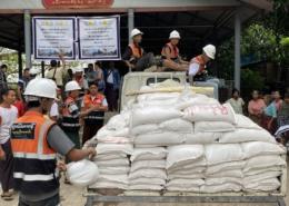 Hintar village-Verteilung Lebesnmittel (2)